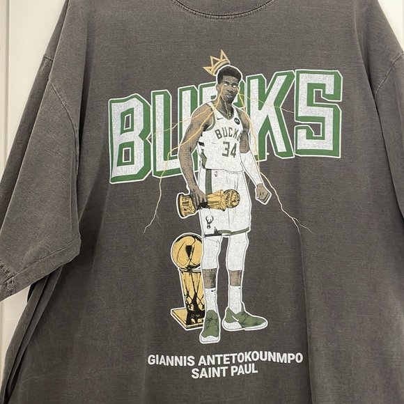 NWOT shakawear giannis milwaukee bucks championship tshirt - Picture 4 of 7